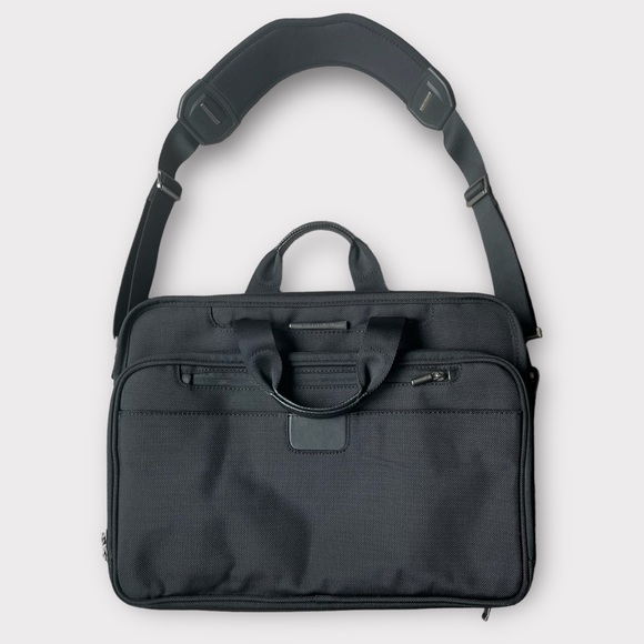 Briggs & Riley Other - Briggs & Riley Travelware Style# kbc403-4 Black Executive Expandable Briefcase